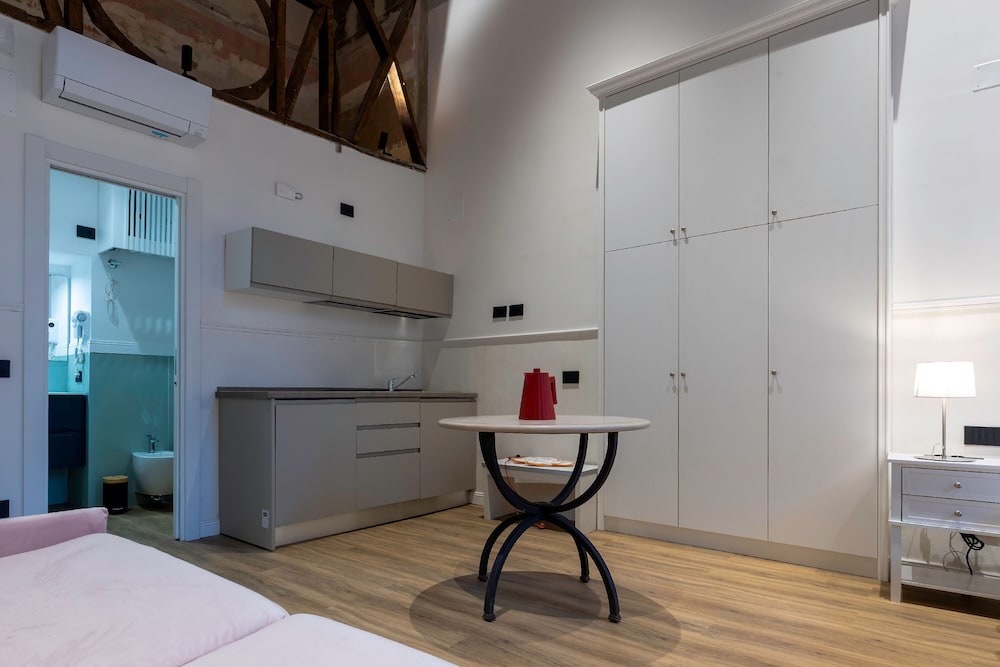 Junior Studio Suite, Annex Building