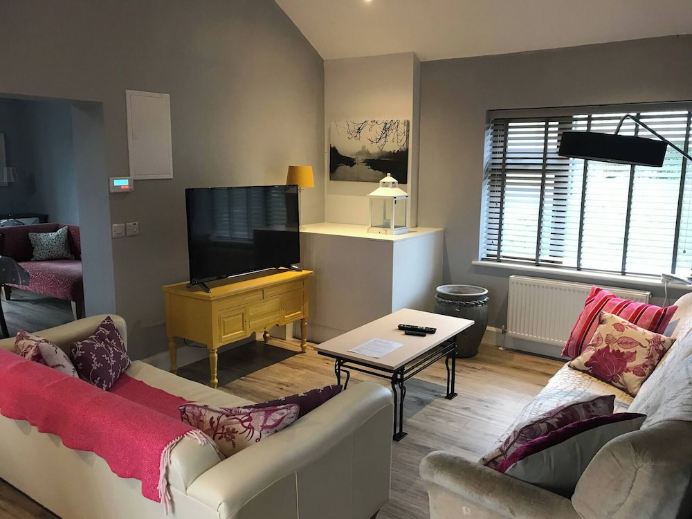 Apartment, 2 Bedrooms, Smoking, Garden View photo 2