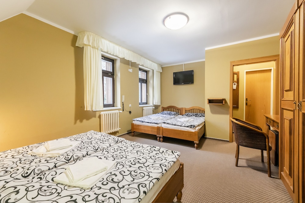 Family Quadruple Room photo 3