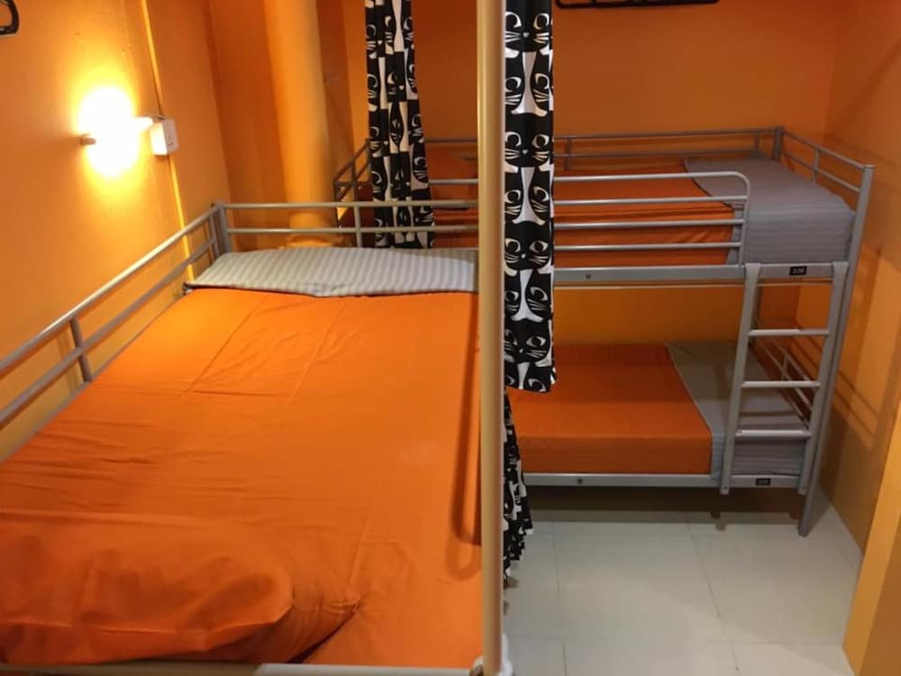 Standard bed in 6 beds mixed dormitory photo 1
