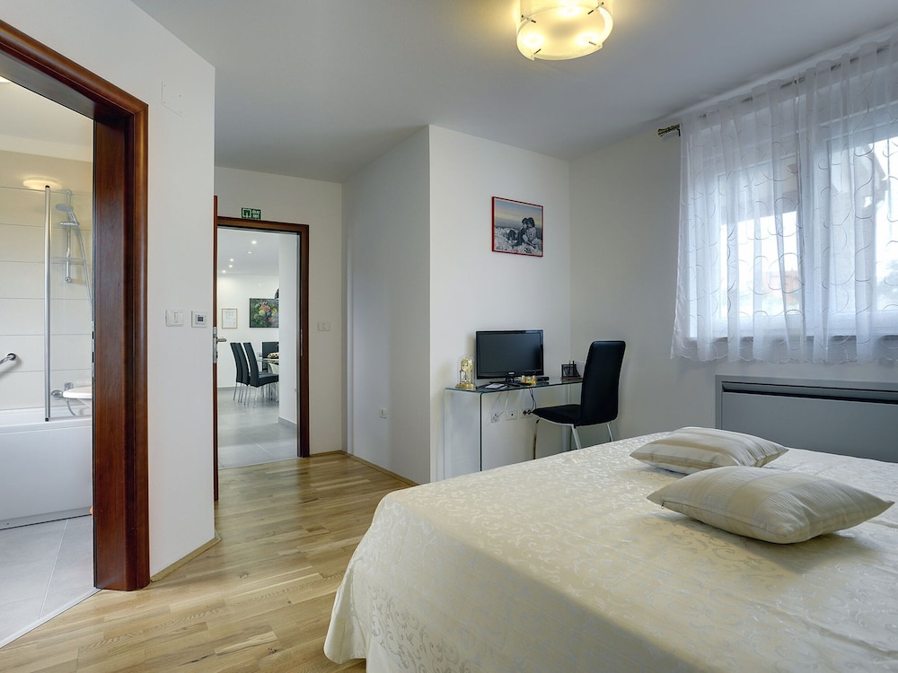 Villa photo 3
