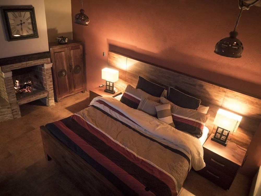Deluxe Room, 1 King Bed, Jetted Tub photo 1
