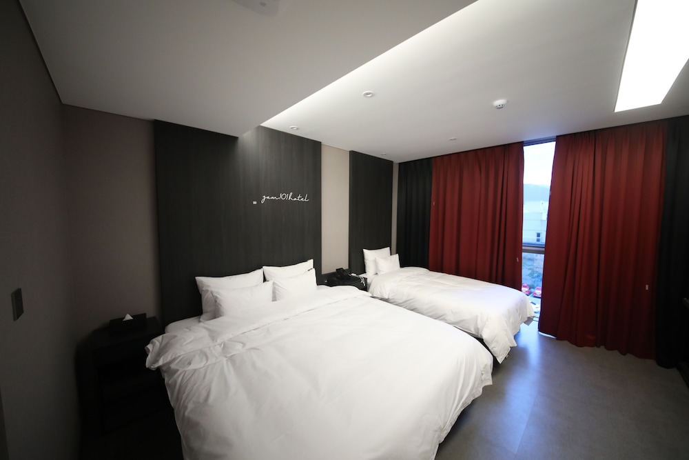 Family Twin Room - Photo 6