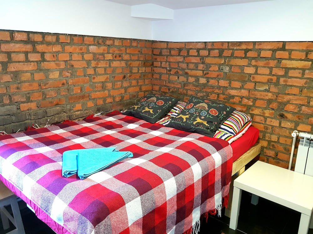 Double Room, Shared Bathroom (Small) photo 2