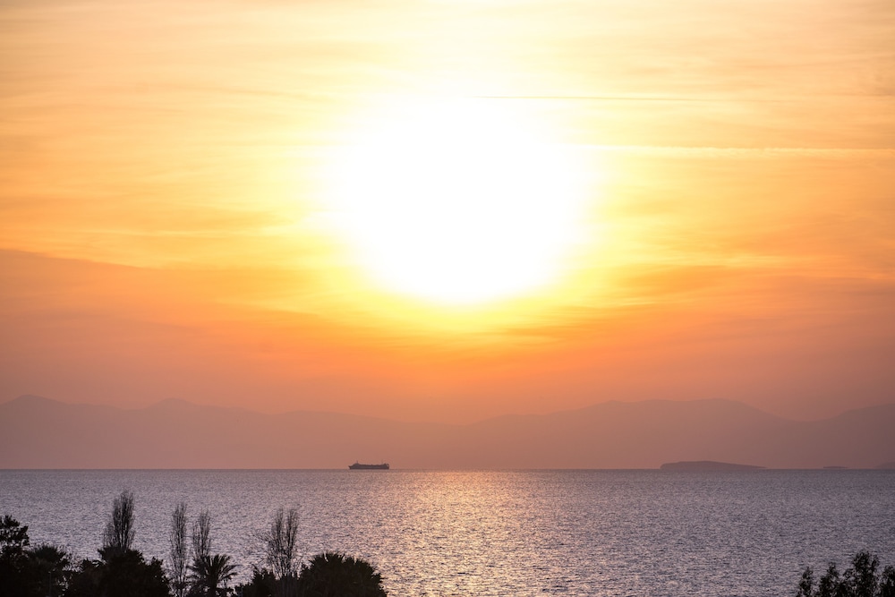 Superior Double or Twin Room, Partial Sea View