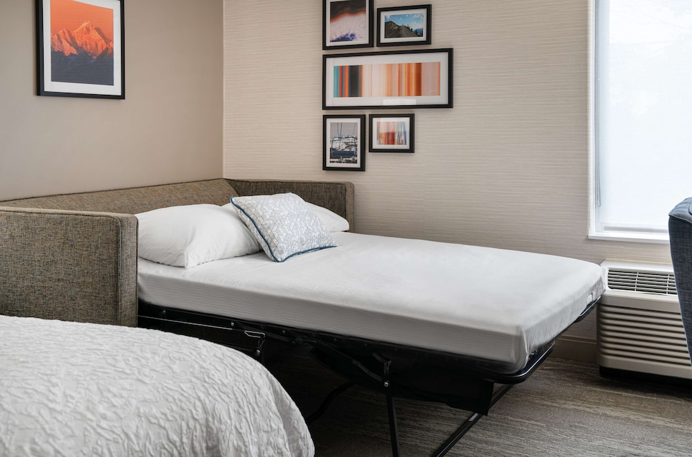 One king bed photo 3