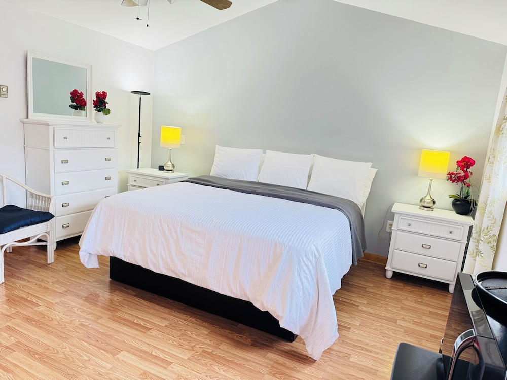 Deluxe Room, 1 King Bed photo 1