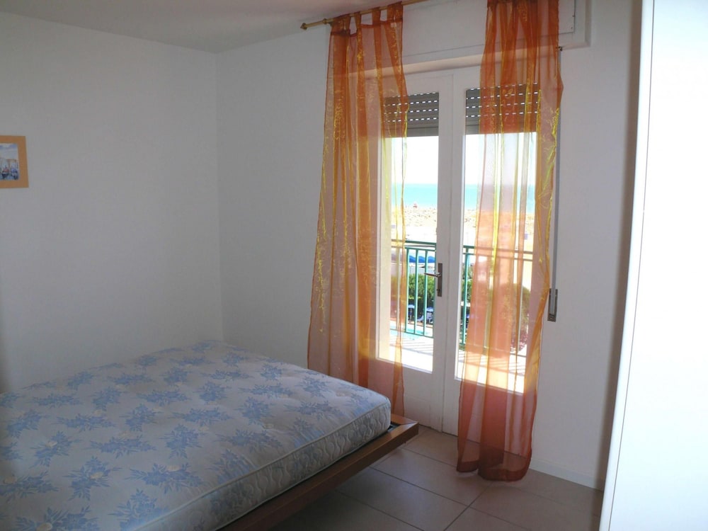 Apartment, Smoking