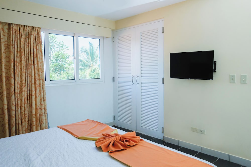Ocean Front, 1 King Bed with Balcony photo 3