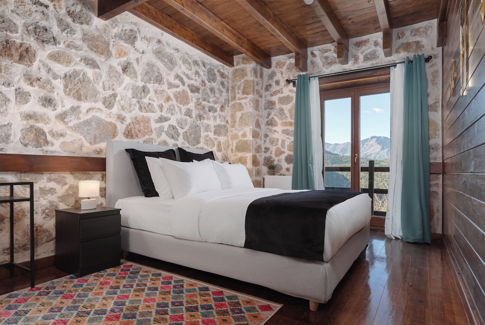 Deluxe Chalet, Non Smoking, Mountain View photo 3