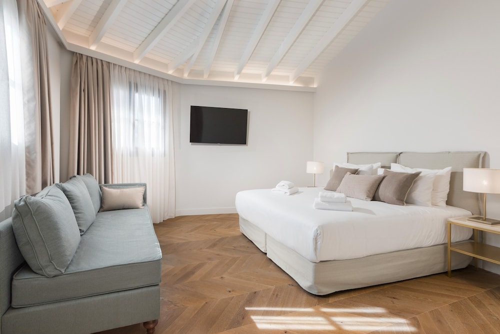 Neoclassical Suite Veranda (Residence - Annex building)