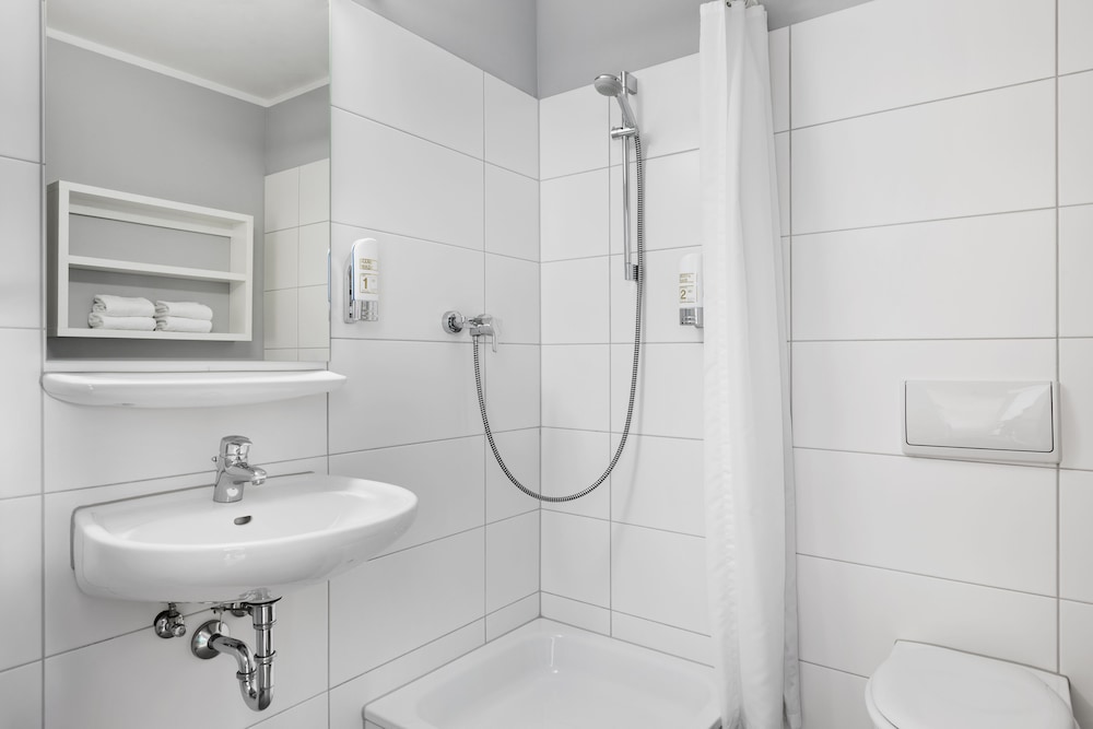 Superior Single Room, 1 Large Twin Bed, Non Smoking, Kitchenette photo 2