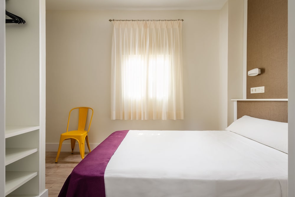 Double Room - Photo 7