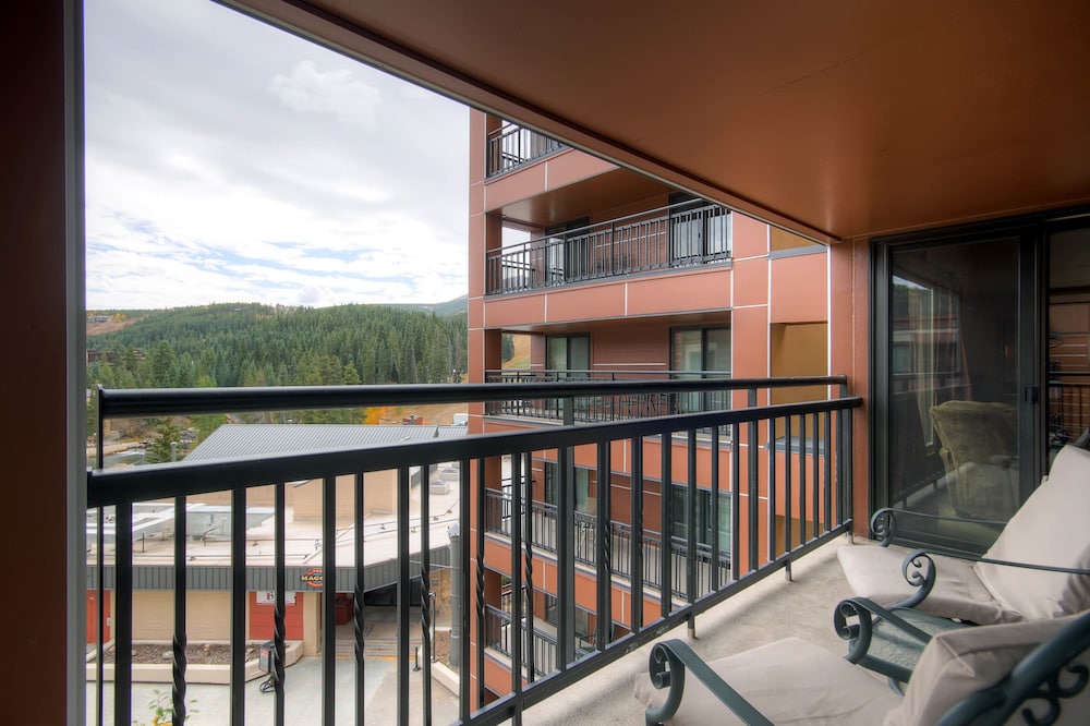 Premier Condo, 1 Bedroom - Photo 7