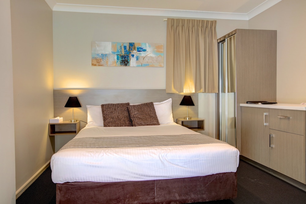 Travellers Hotel Room photo 2
