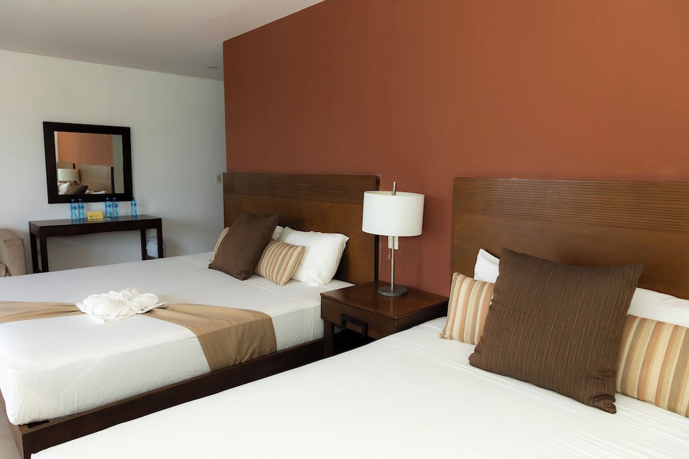 Master Suite Sea View, 2 Queen Beds. photo 3