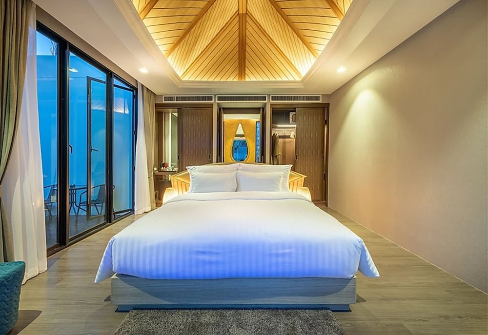 Honeymoon Suite - Photo 5