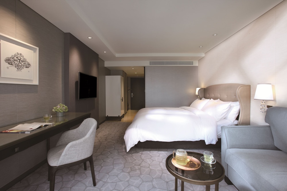 Deluxe Room, Partial Ocean View (Annex Building) - Photo 3