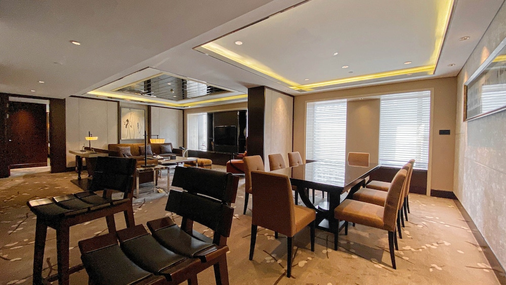 Premier Suite - Photo 4