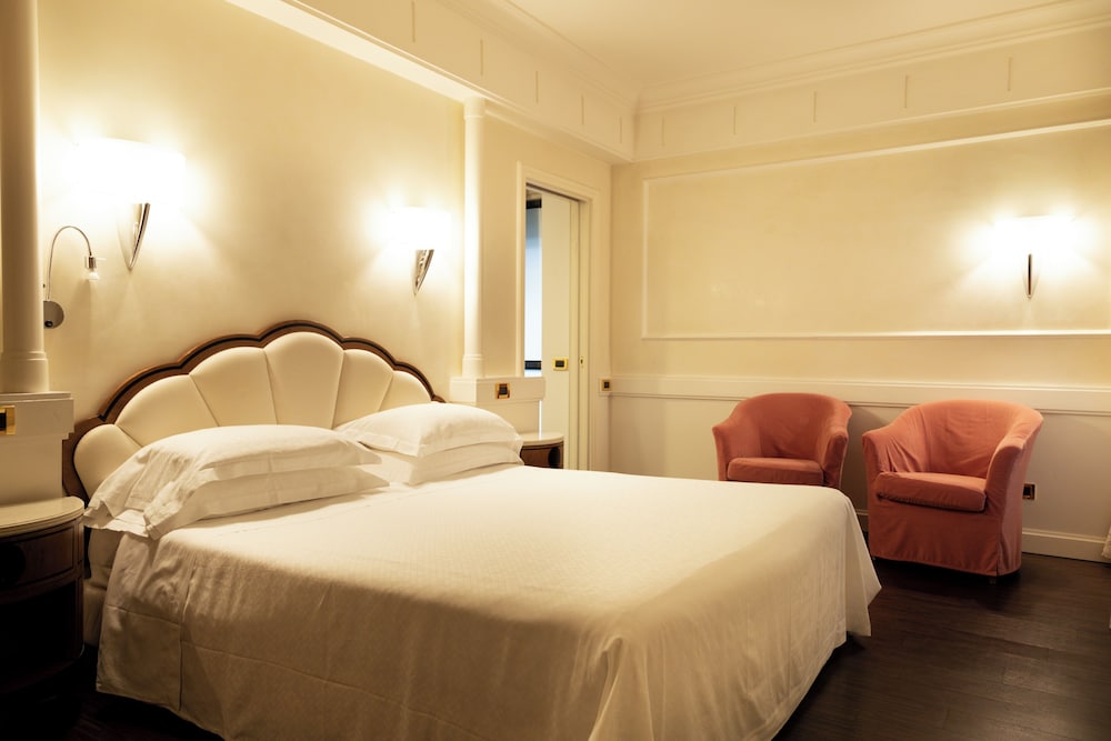 Deluxe Room - Photo 3