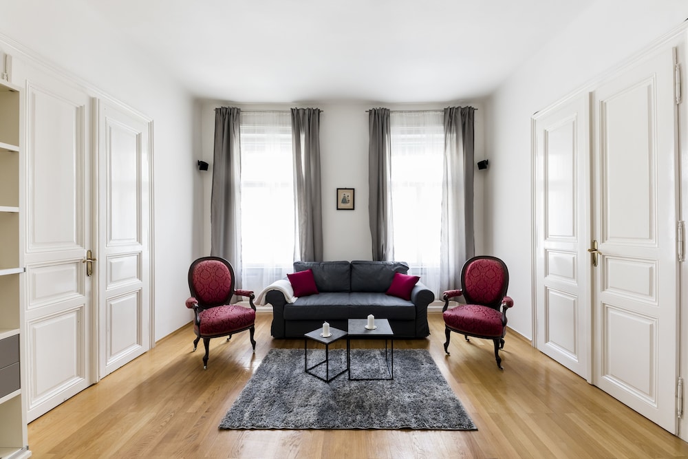 Exclusive Apartment, Multiple Bedrooms, Kitchen (including cleaning fee)