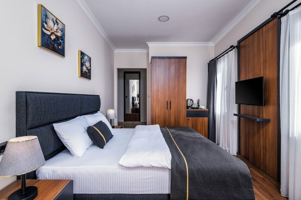 Standard Double Room, Balcony, City View photo 2
