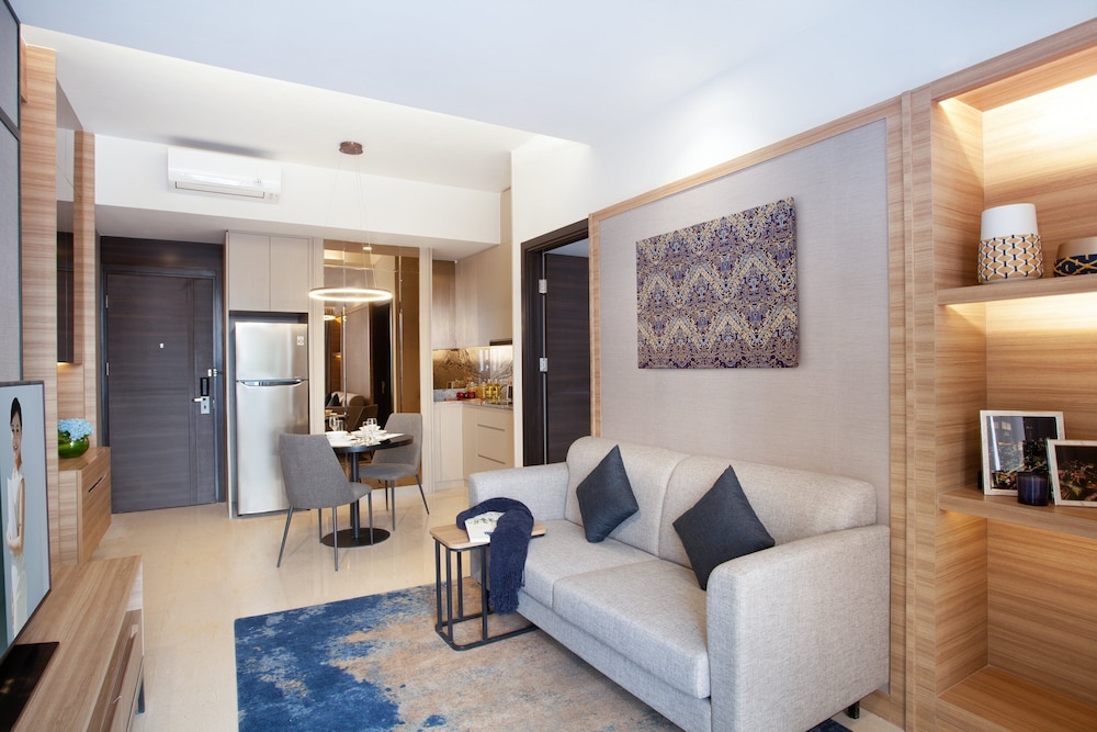 Executive Suite - Photo 4