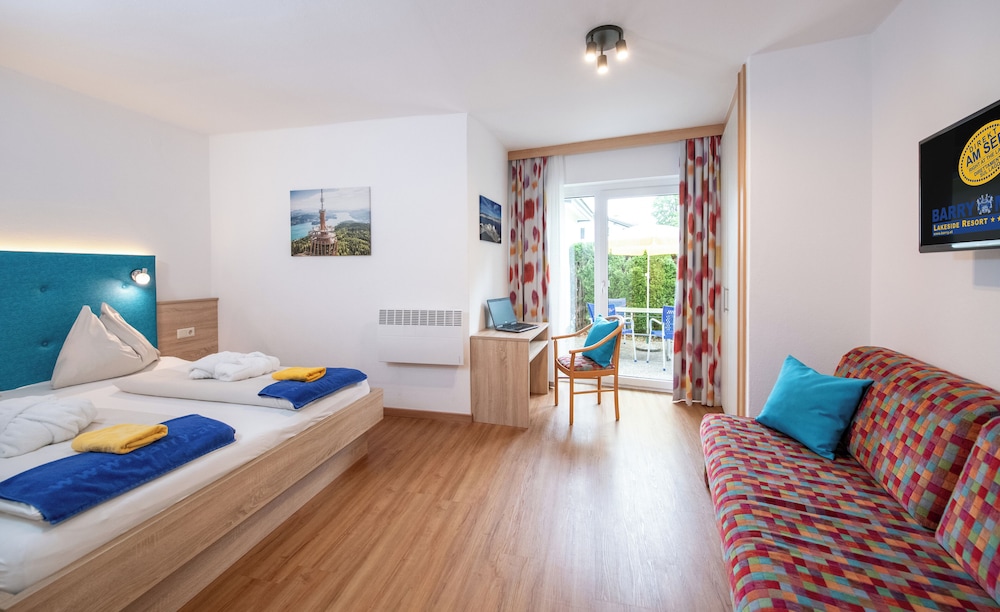Comfort Apartment, 3 Bedrooms, Patio, Garden View photo 2
