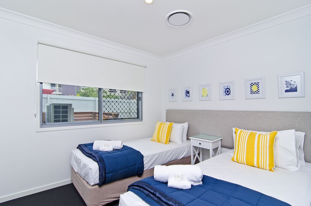 Sentosa at Tugun 5 Bedroom Waterfront photo 1