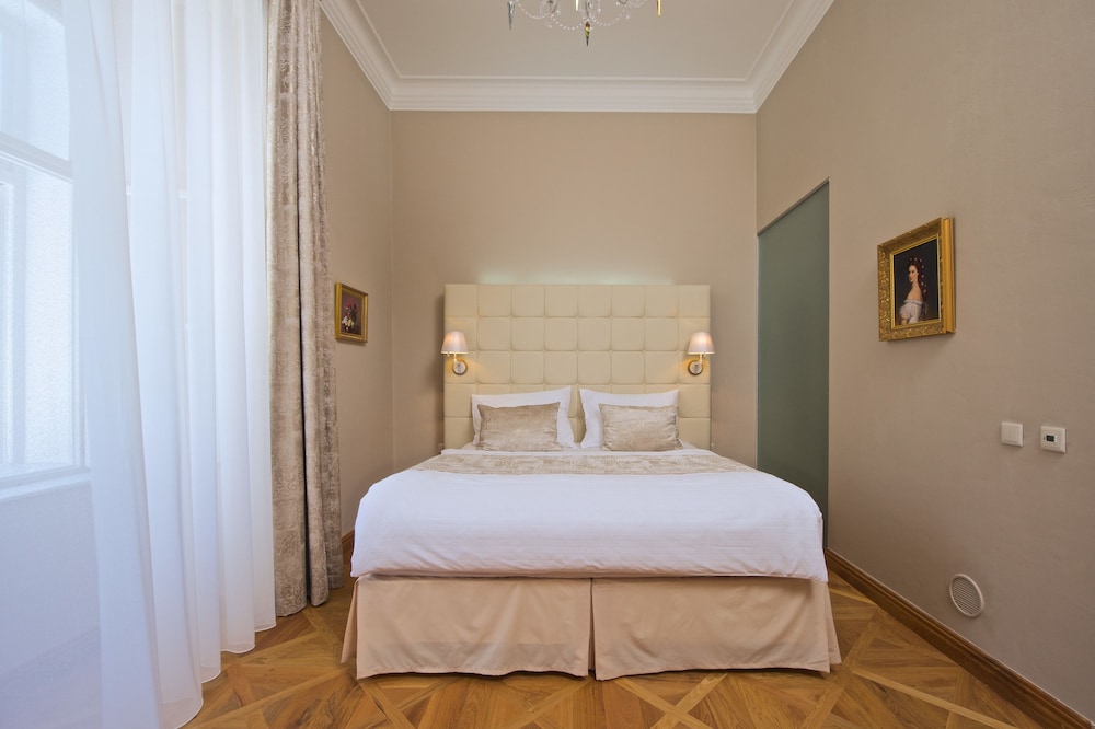Deluxe Double Room (extra bed, park view, 1st floor ) photo 1
