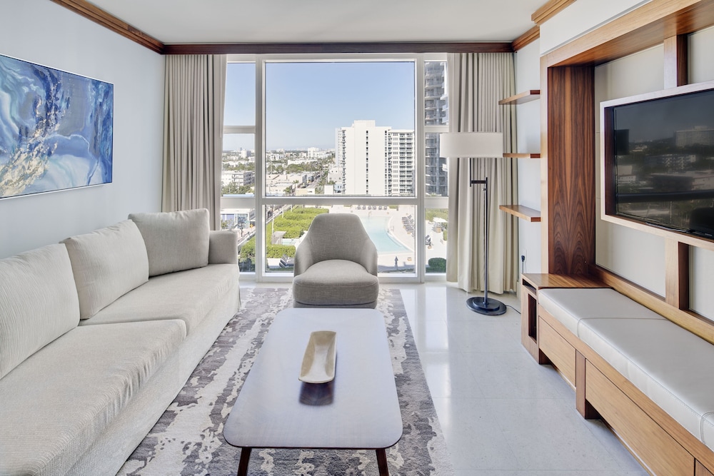Two Bedroom Luxury Apartment with One King Bed and 2 Bath (Non Smoking) photo 2