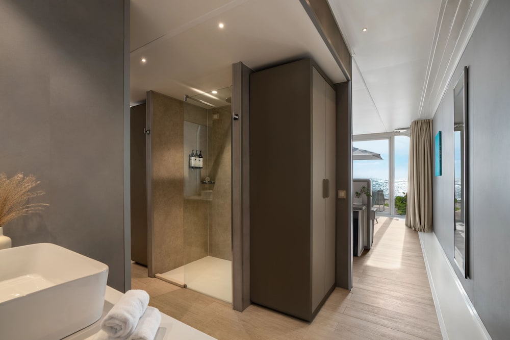 Preferred Club Mare Beachfront Bungalow King thumbnail 5