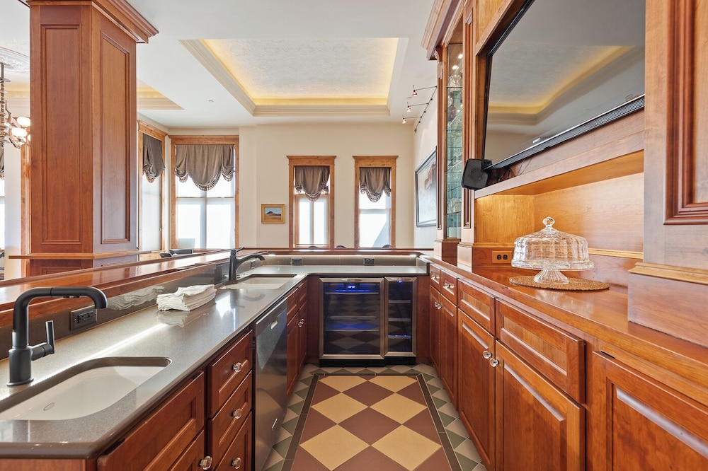 Luxury House photo 2
