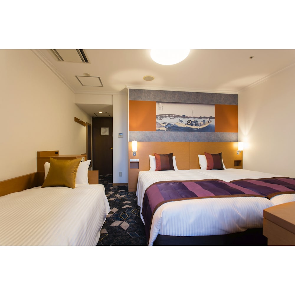 Superior Twin Room, Smoking (Max 3 People) photo 3