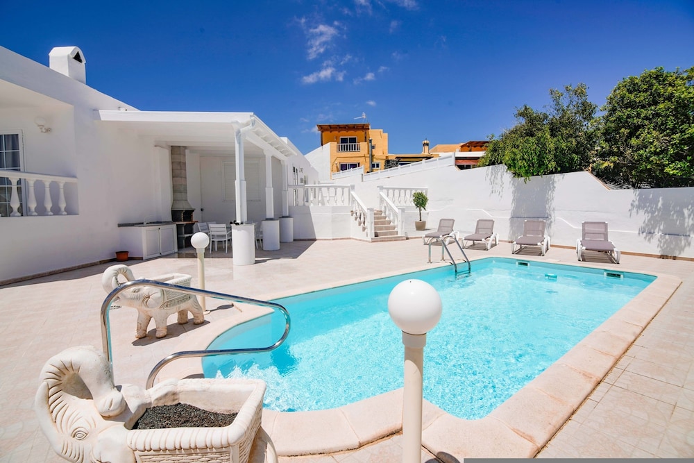 Villa photo 3