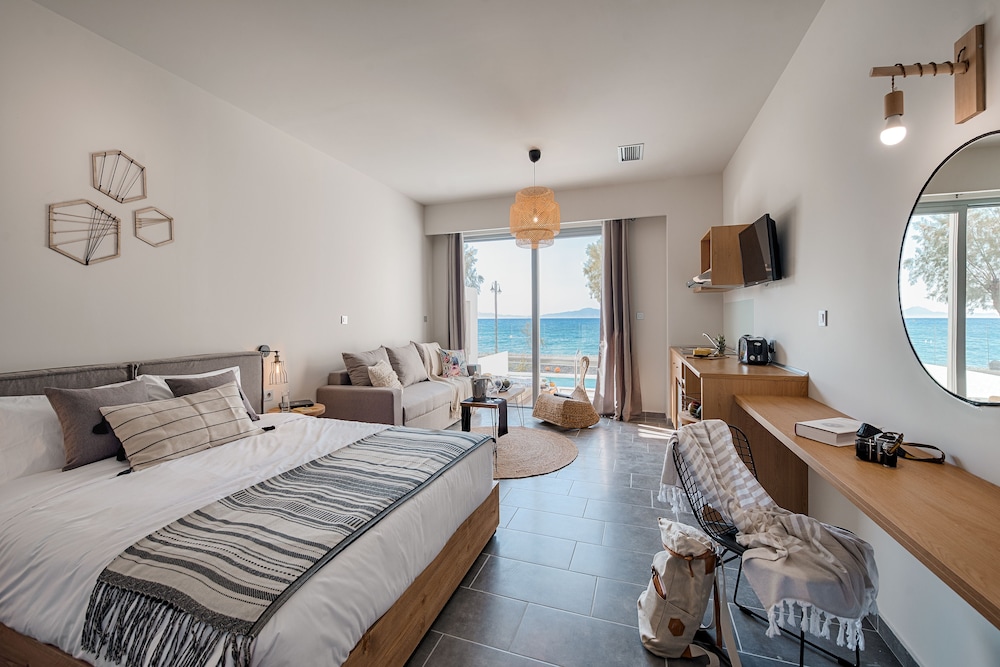 Premier Suite, Private Pool, Sea Facing thumbnail 6