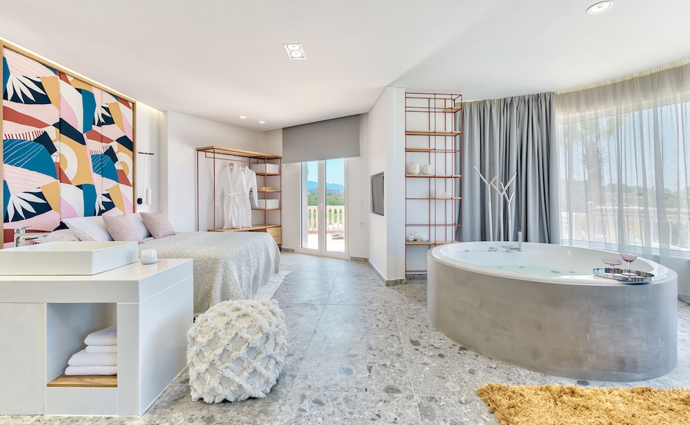 Grand Suite, Jetted Tub, Sea View (2nd / 3rd floor)