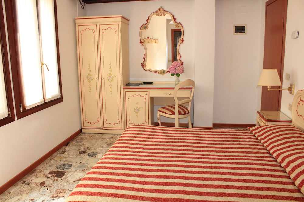 Double or Twin Room photo 1