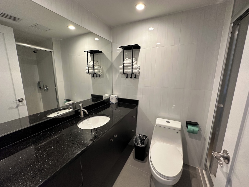 Deluxe Double Room, 2 Queen Beds, Non Smoking - Photo 15