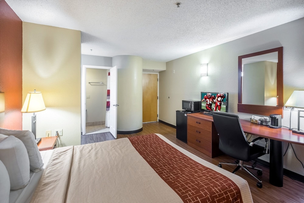 Standard Room, 1 Queen Bed - Photo 5
