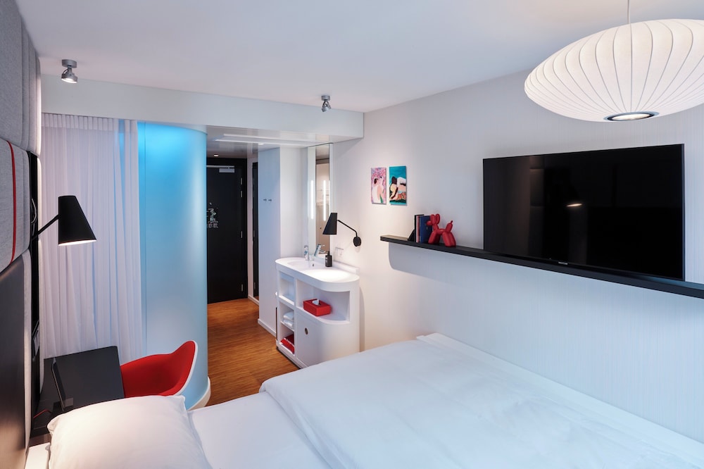 Room, 1 King Bed photo 2