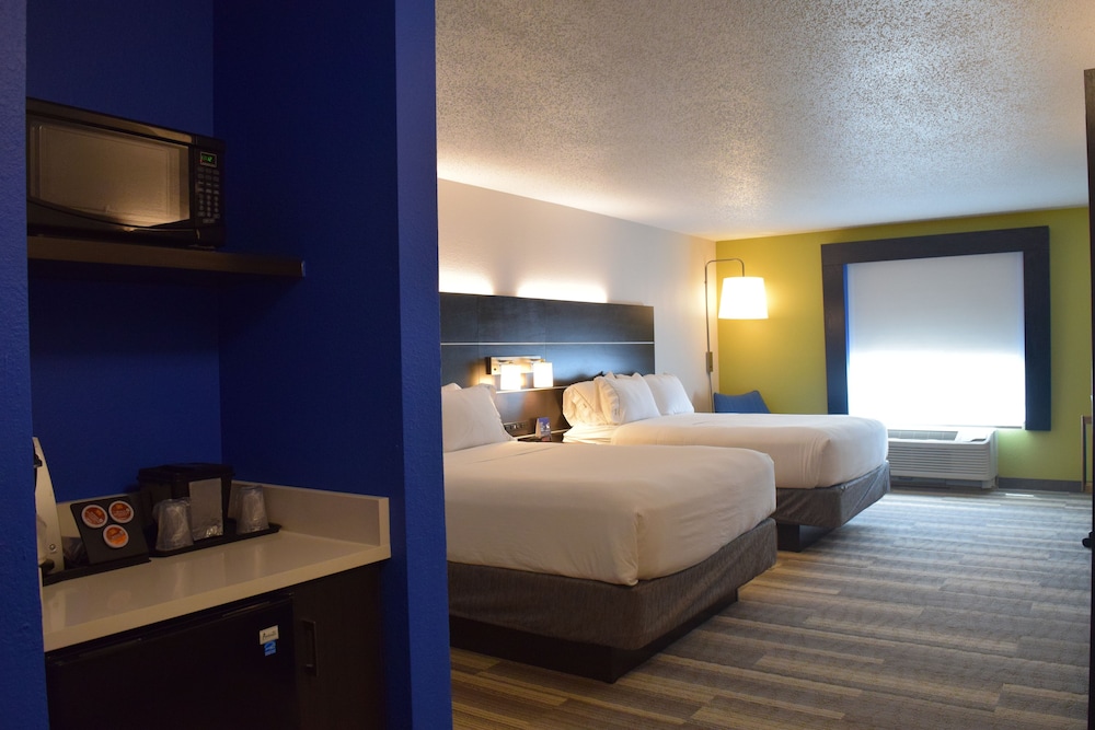 Standard Room, 2 Queen Beds - Photo 3
