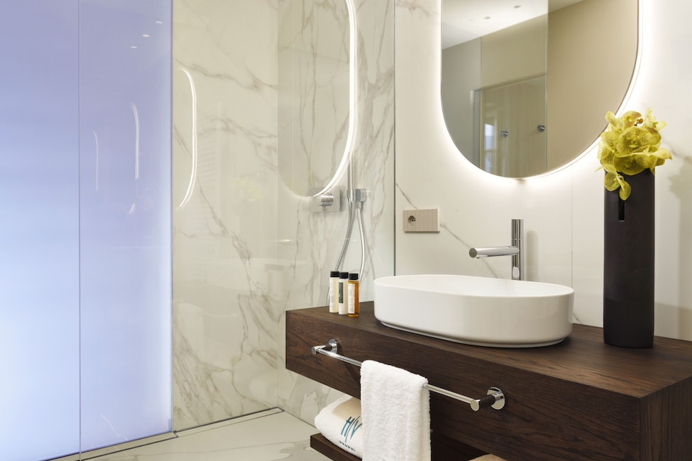 Junior Suite, Lake View - Photo 3