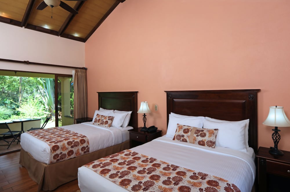 Superior Quadruple Room, 2 Queen Beds photo 3