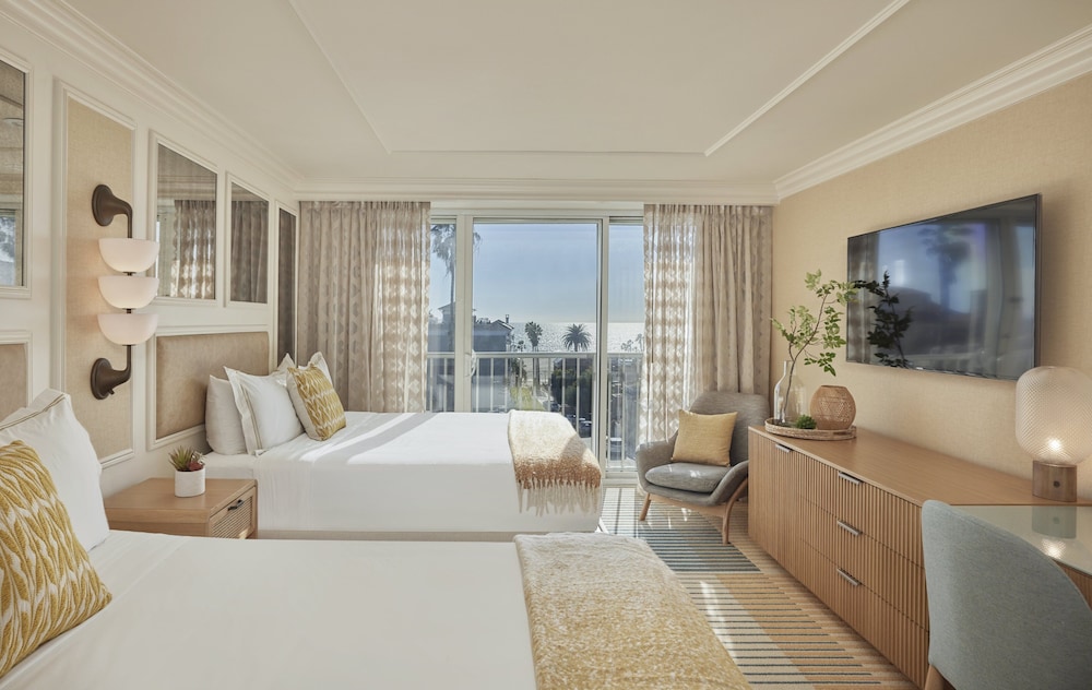 Room, 2 Double Beds, Partial Ocean View