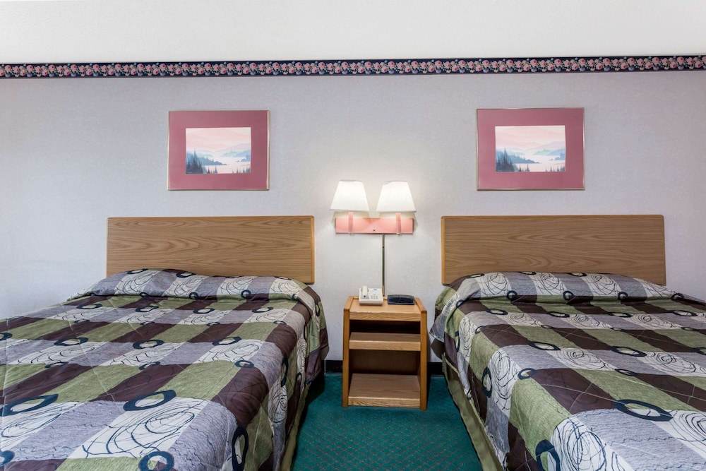 Room, 2 Queen Beds - Photo 3