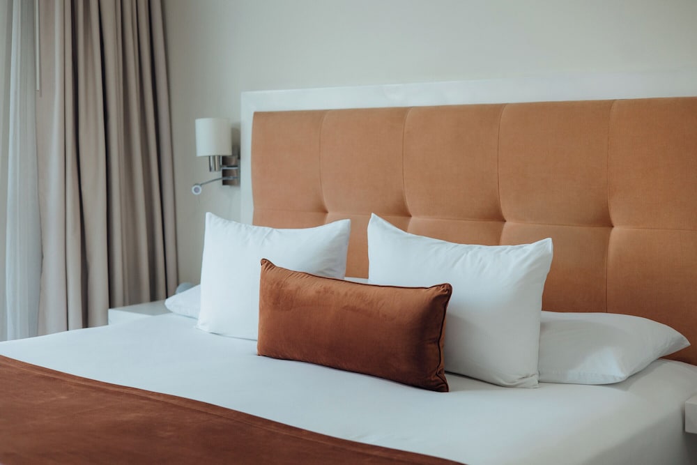 Premium Room, 1 King Bed, Mountain View photo 2