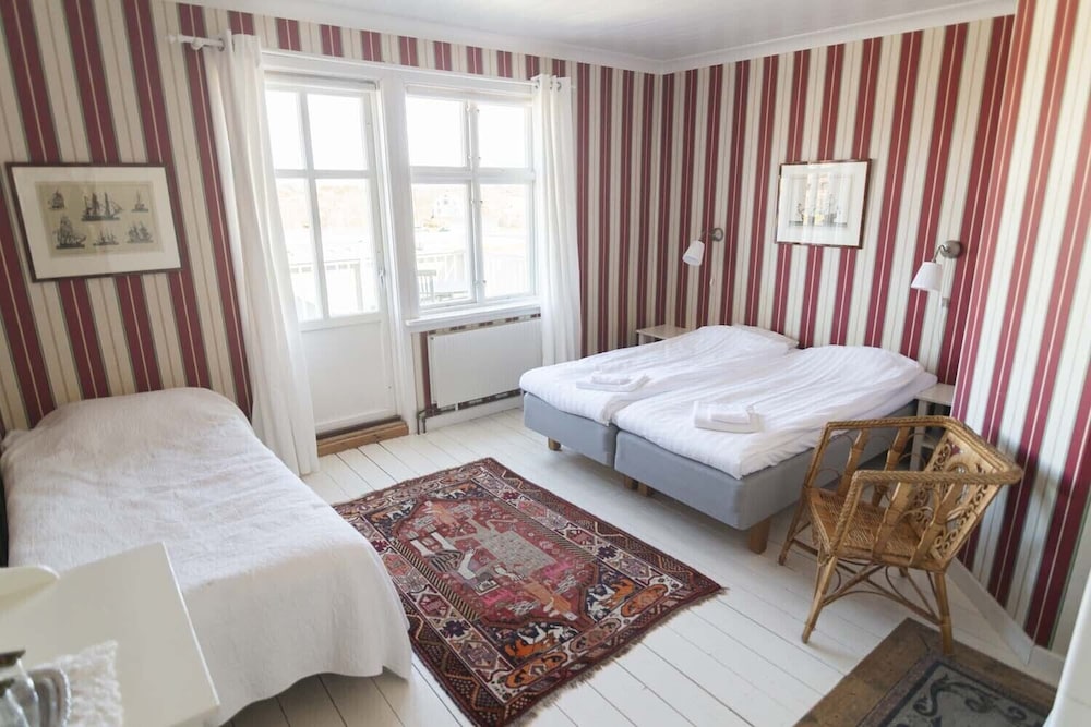 Twin Room, Balcony (Shared bathroom) photo 3
