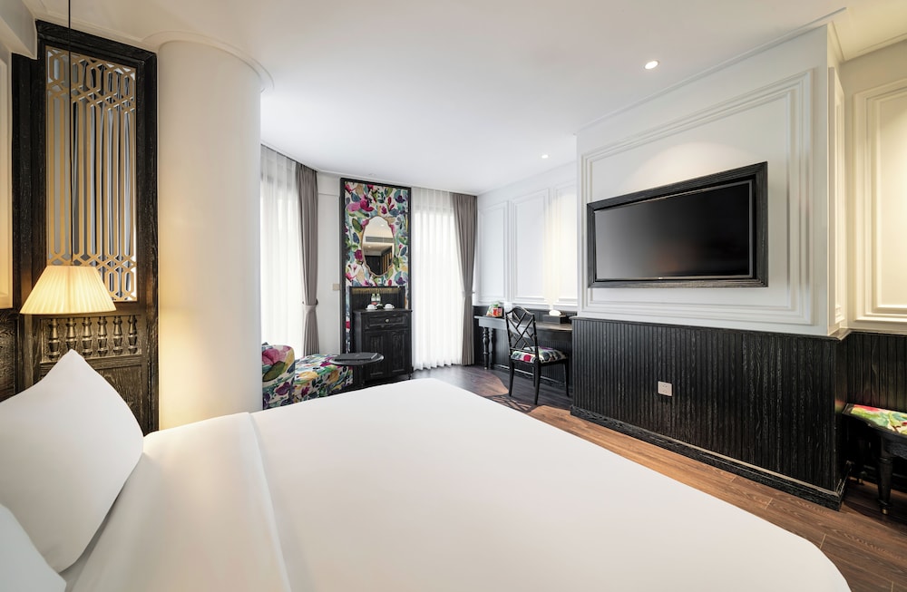 Executive Double Room, Bathtub, City View