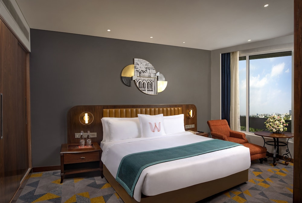Suite, 1 King Bed, City View (Executive Suite) photo 3